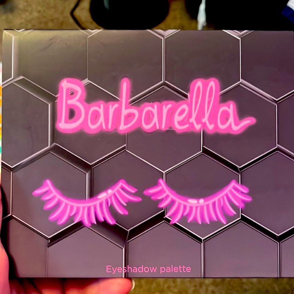 BEE BEAUTY LONDON “Barbarella” Eyeshadow Palette!